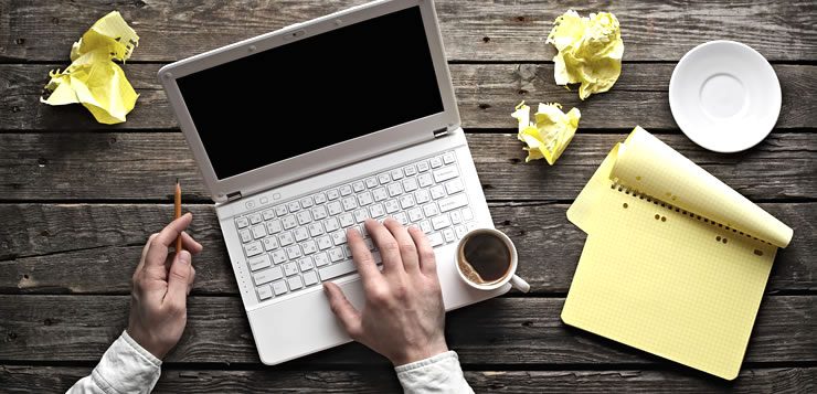O redator pode trabalhar exclusivamente criando conteúdo para sites e blogs