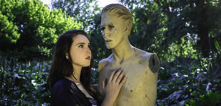 Agalmatofilia está relacionado a fetiches por sexuais por estátuas, bonecas e monumentos