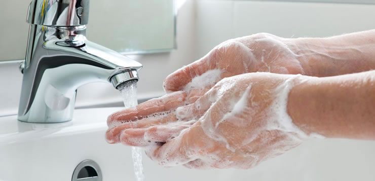 O hábito compulsivo de lavar as mãos é chamado de ablutomania