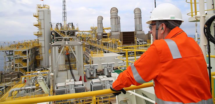Trabalhadores da capitação ou refinação de gás e petróleo estão expostos a um risco eminente