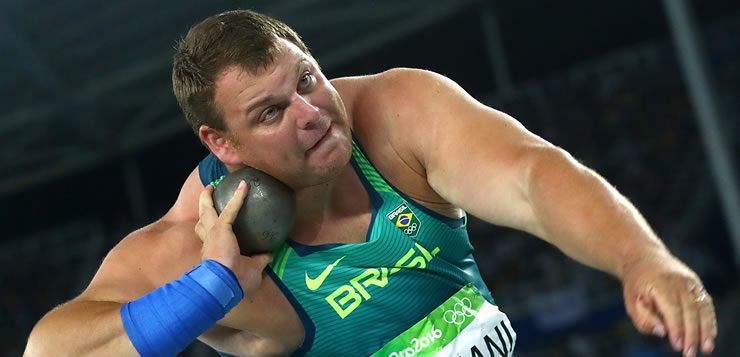 O arremesso de peso é um dos esportes mais atrativos para quem não gosta ou não pode correr