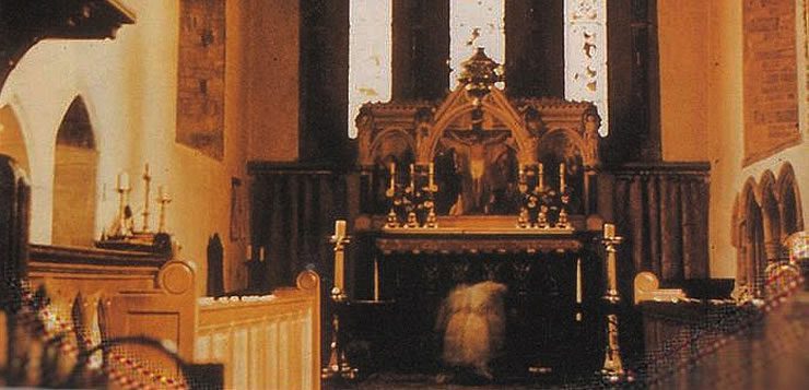 Fantasma teria sido fotografado na igreja de St. Mary